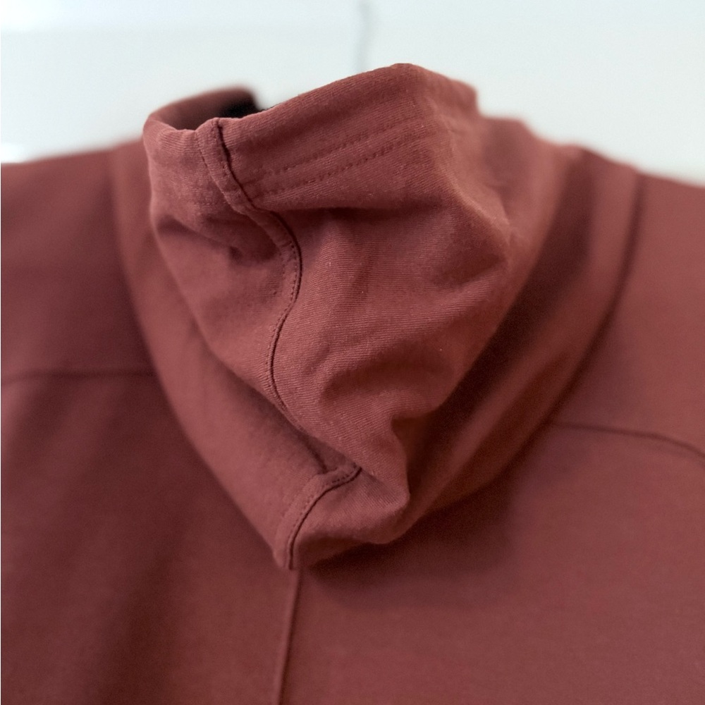 Ideology Sleeveless Hooded Tunic Top in Burgundy - Picture 3 of 8